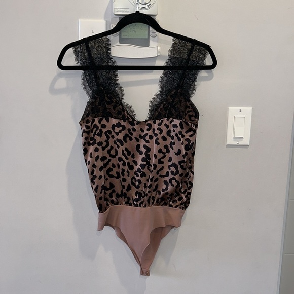 CAMI NYC The Lauren Silk Leopard Bodysuit - Picture 6 of 9